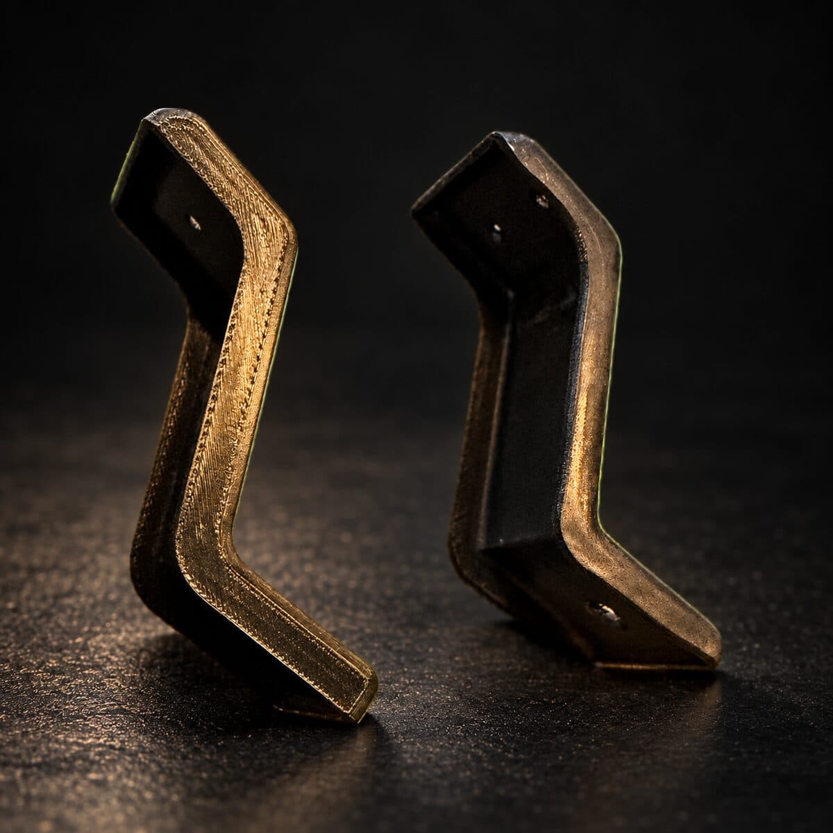 Deux supports en angle imprimés en 3D