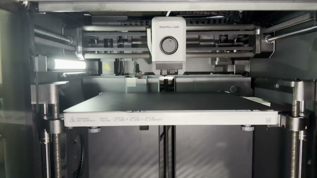 Imprimante à filament de l’atelier, image extraite de la vidéo de Raphaël